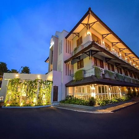 Hotel Nyland Pasteur Bandung Esterno foto